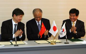 2011年2月19日　日中韓リハセンター協力協定調印式の様子