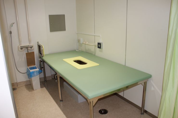 機能訓練棟　介護用ベッドトイレの写真